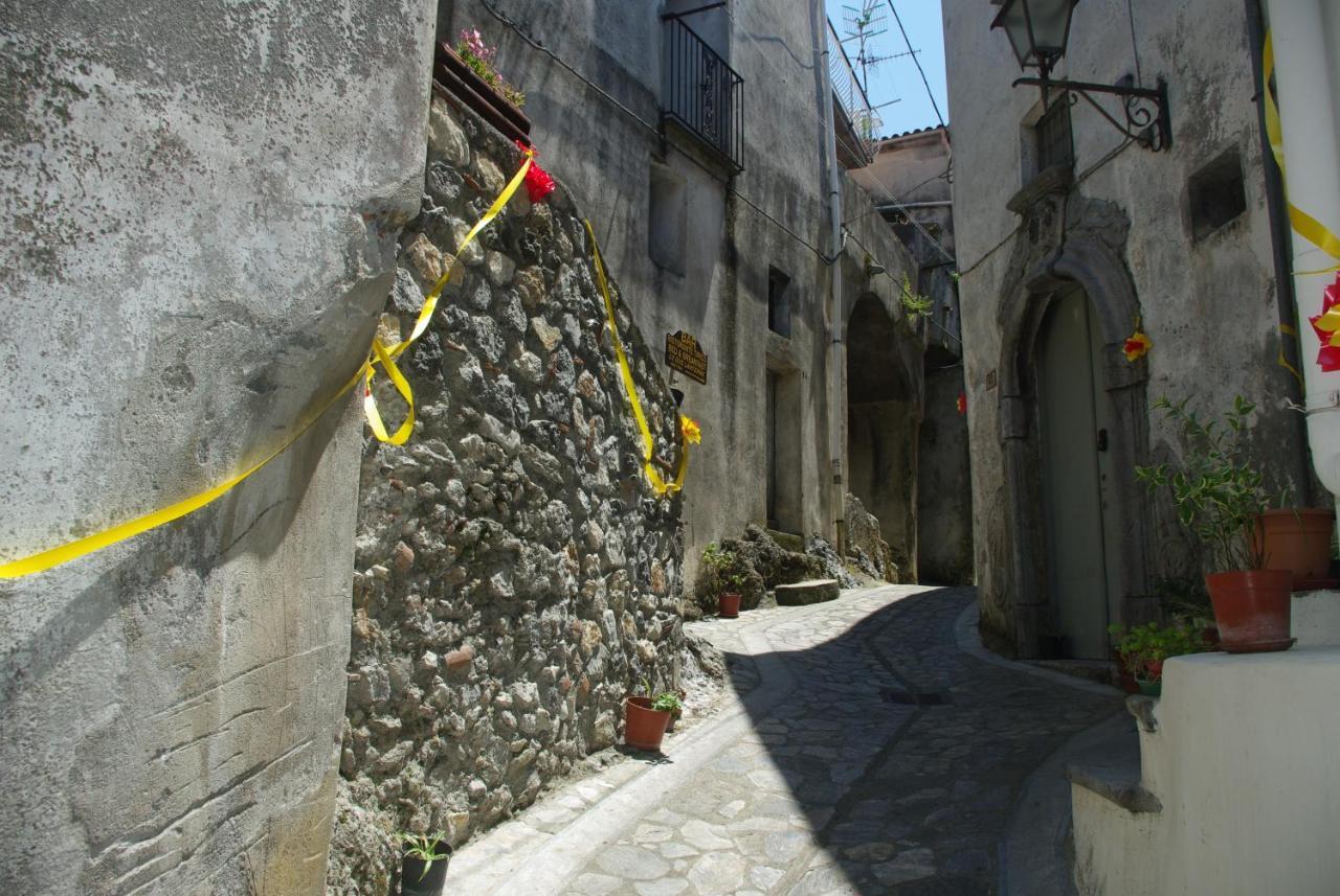 Hotel Le Due Lanterne Aieta Exterior foto