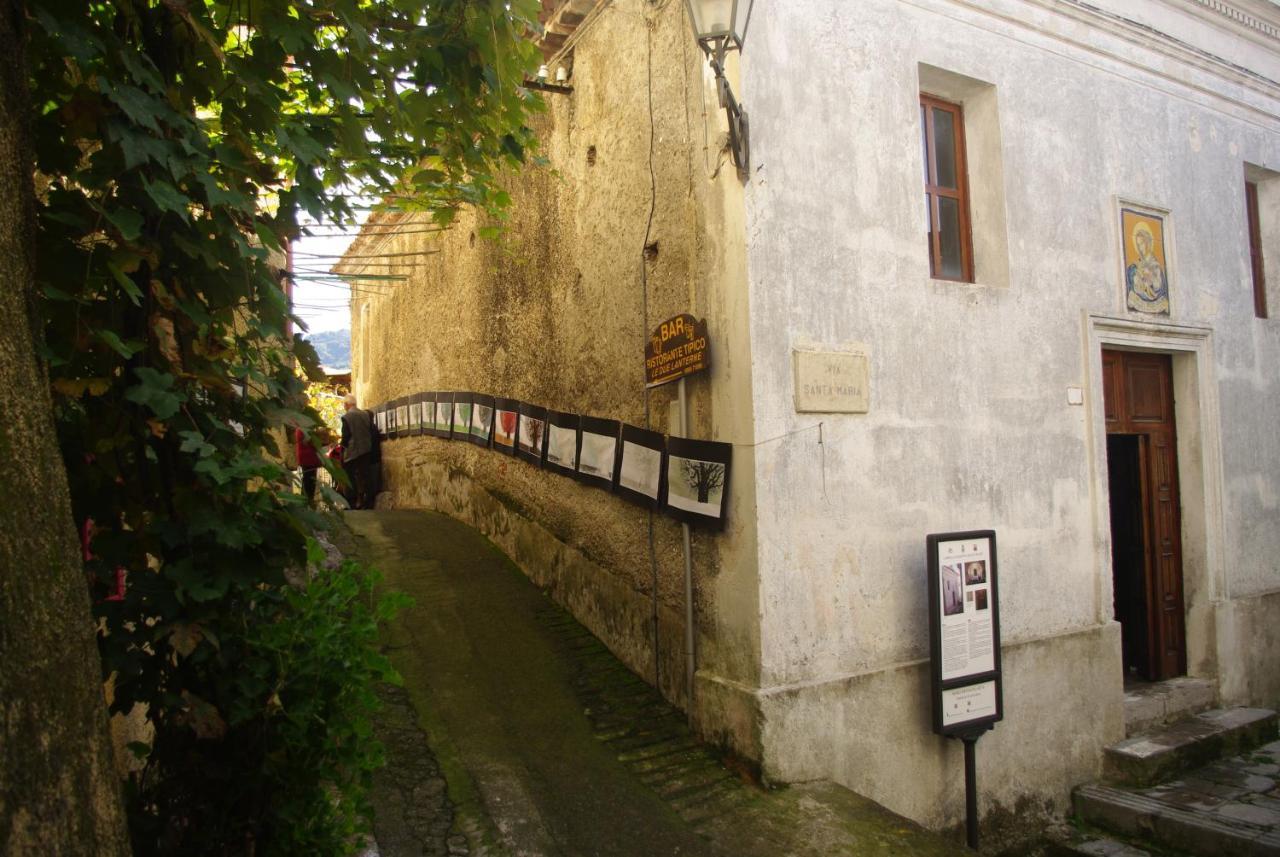 Hotel Le Due Lanterne Aieta Exterior foto